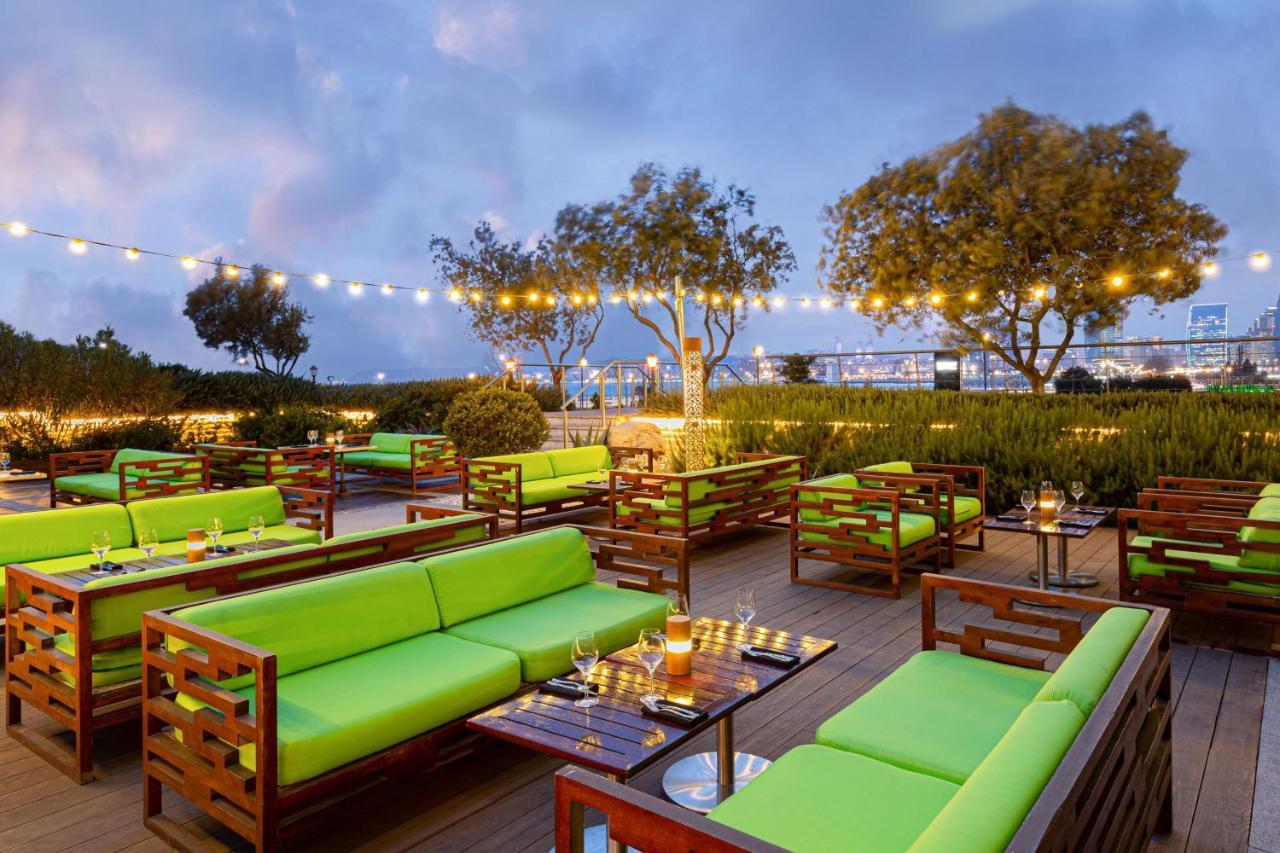 Baku Marriott Hotel Boulevard Eksteriør bilde The Deck