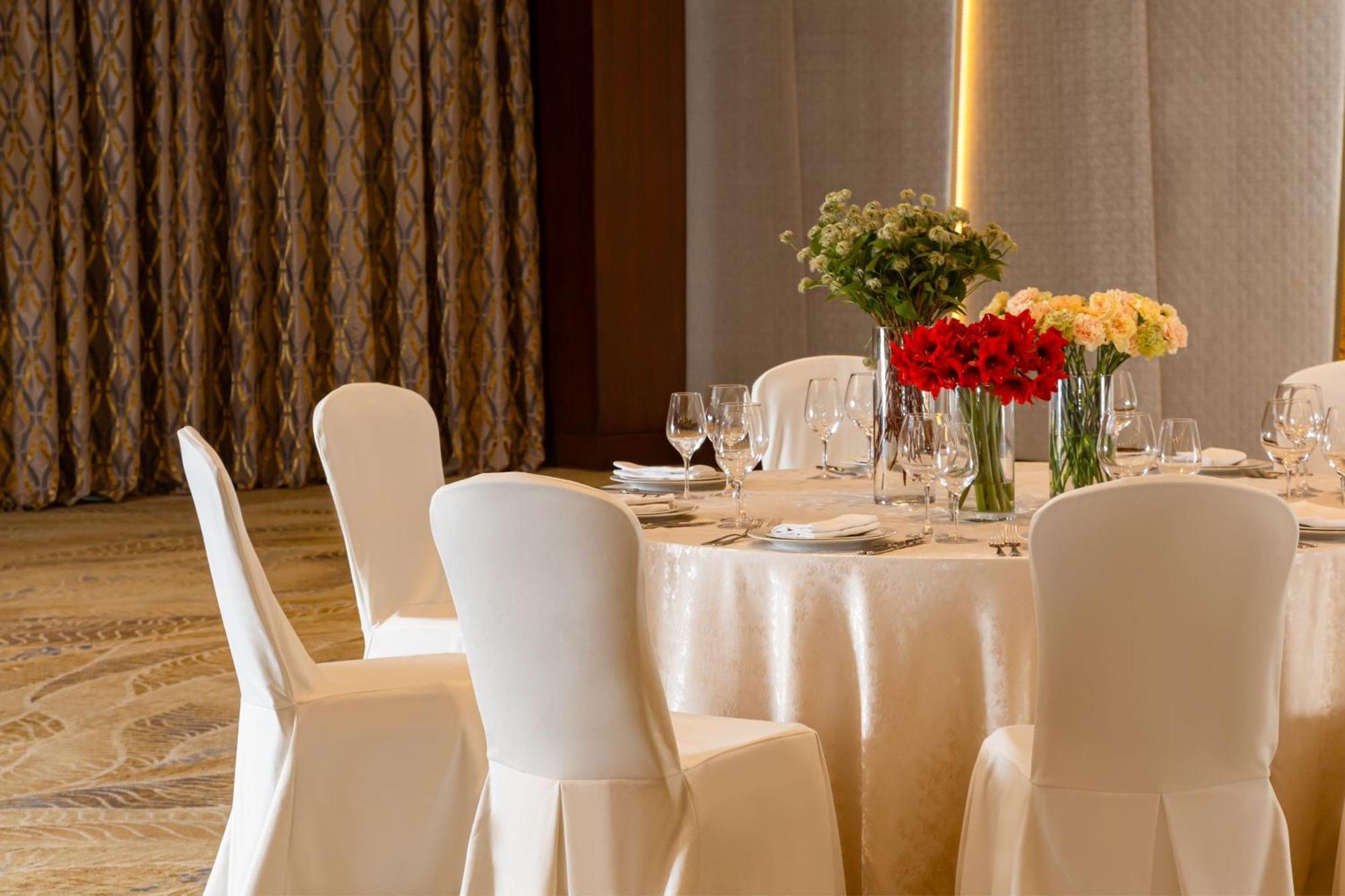 Baku Marriott Hotel Boulevard Eksteriør bilde Banquet hall