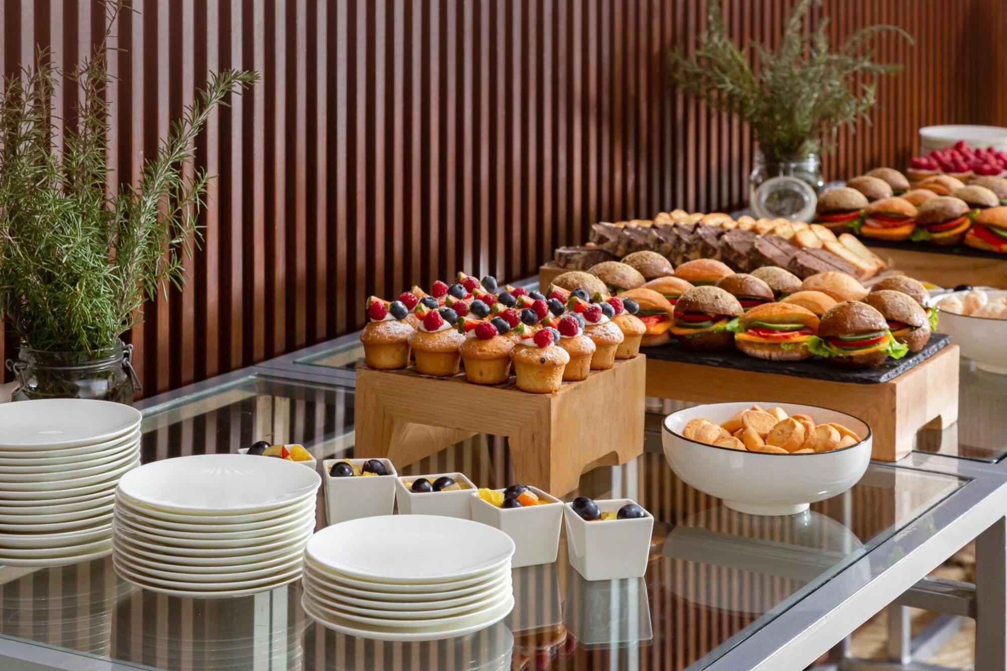 Baku Marriott Hotel Boulevard Eksteriør bilde A buffet
