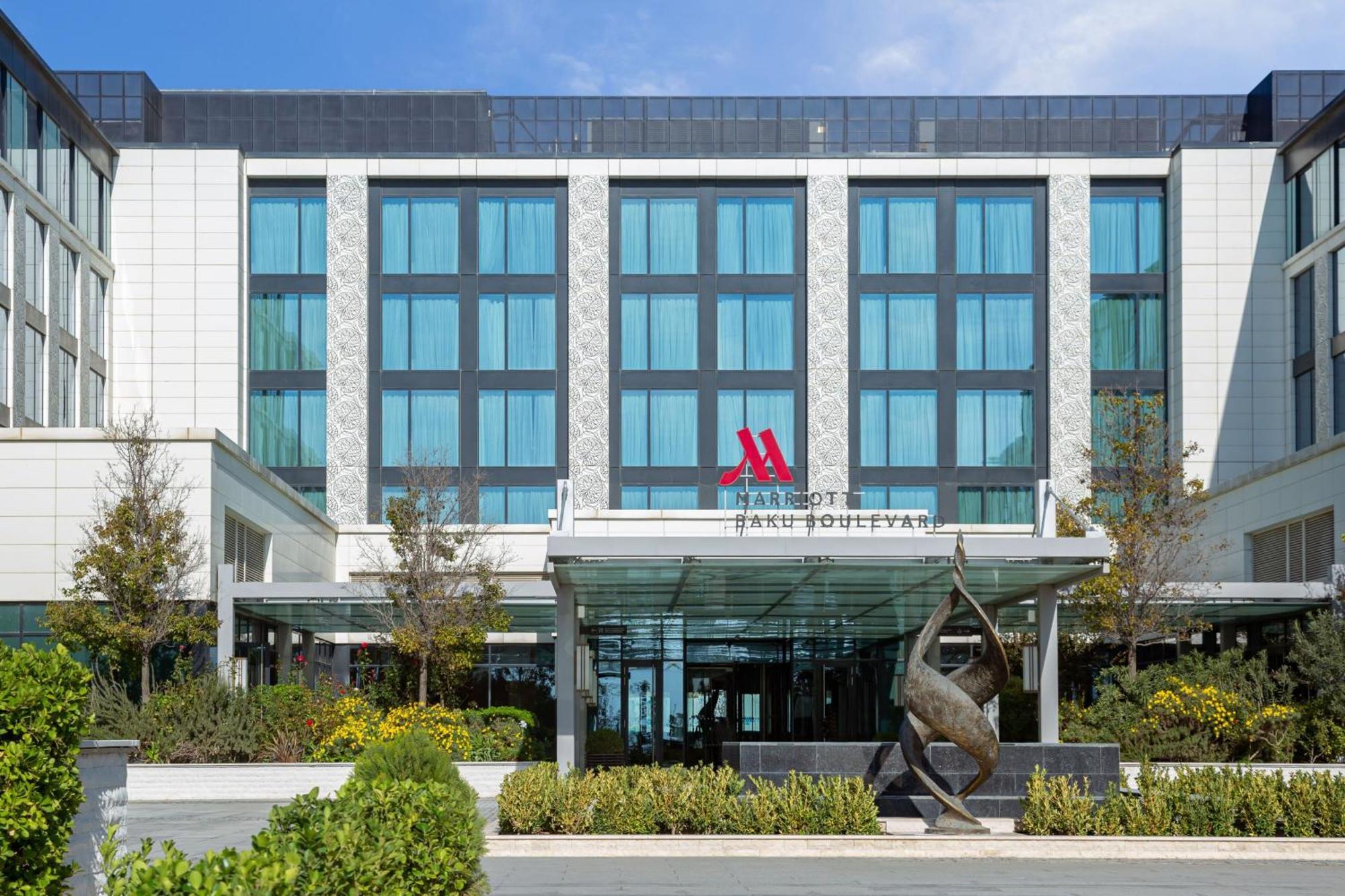 Baku Marriott Hotel Boulevard Eksteriør bilde The hotel in 2019