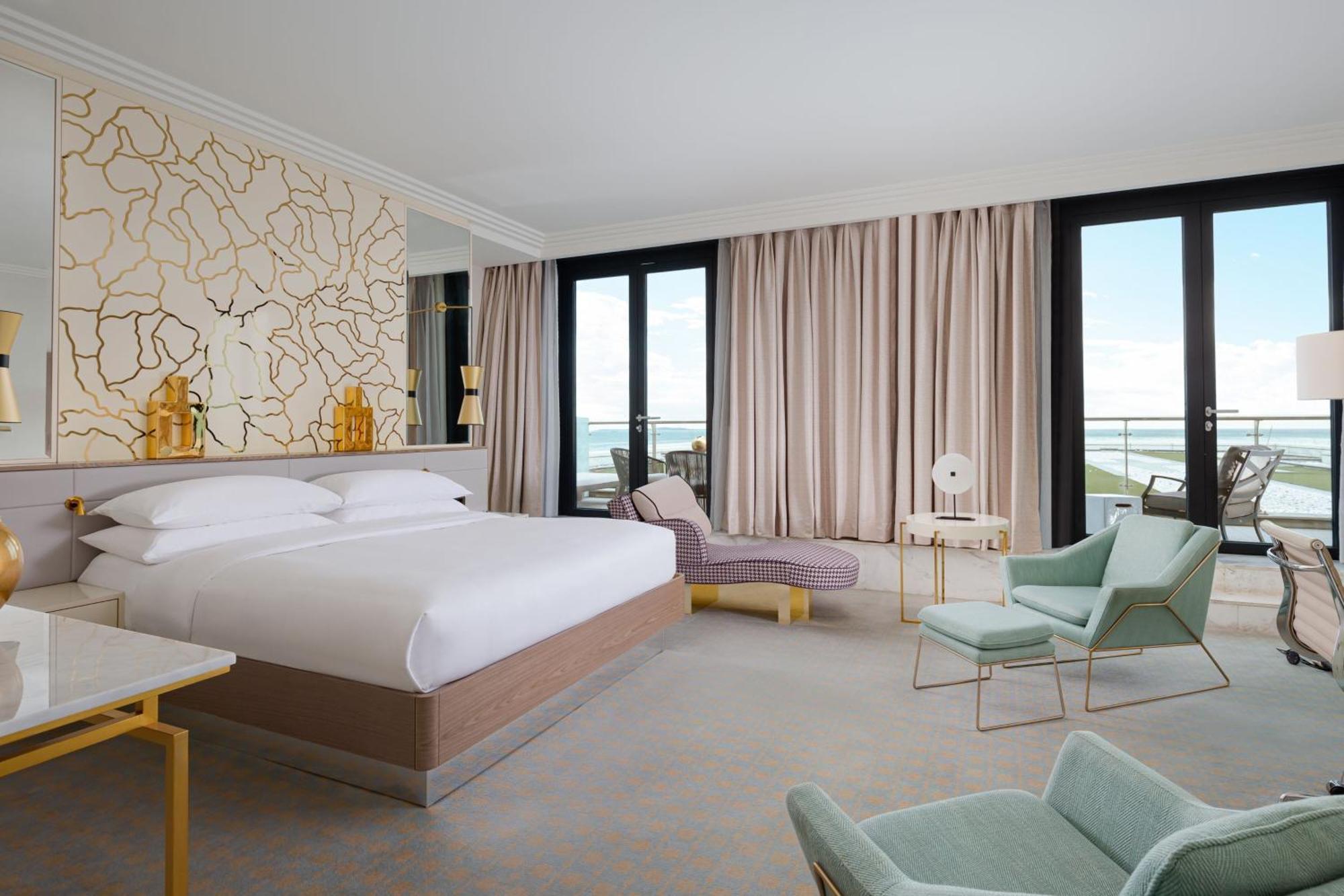 Baku Marriott Hotel Boulevard Eksteriør bilde A bedroom at the hotel