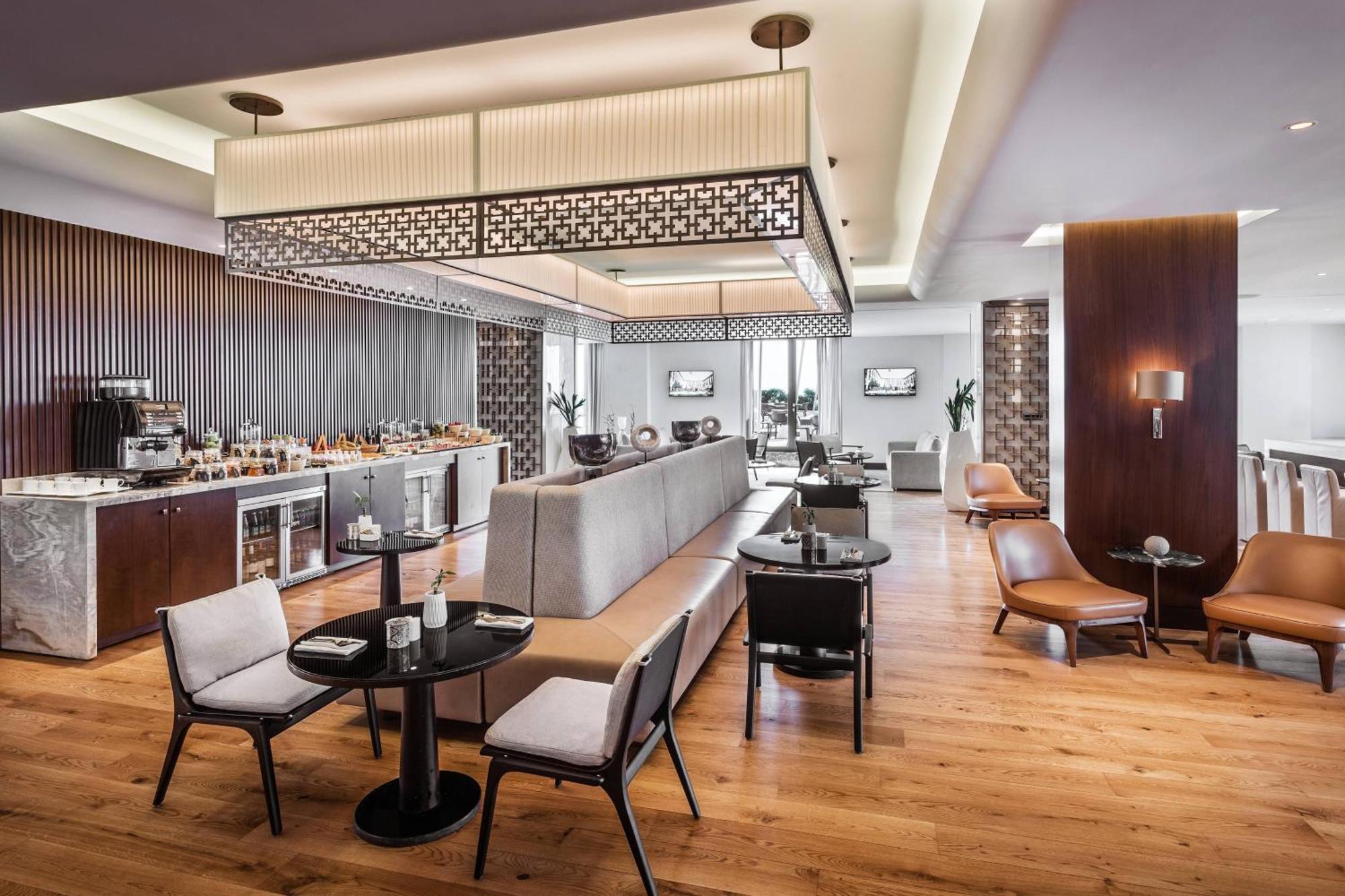 Baku Marriott Hotel Boulevard Eksteriør bilde The lounge at the airport