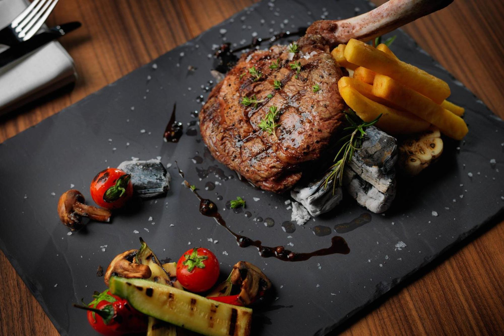 Baku Marriott Hotel Boulevard Eksteriør bilde A steak prepared with a steak knife