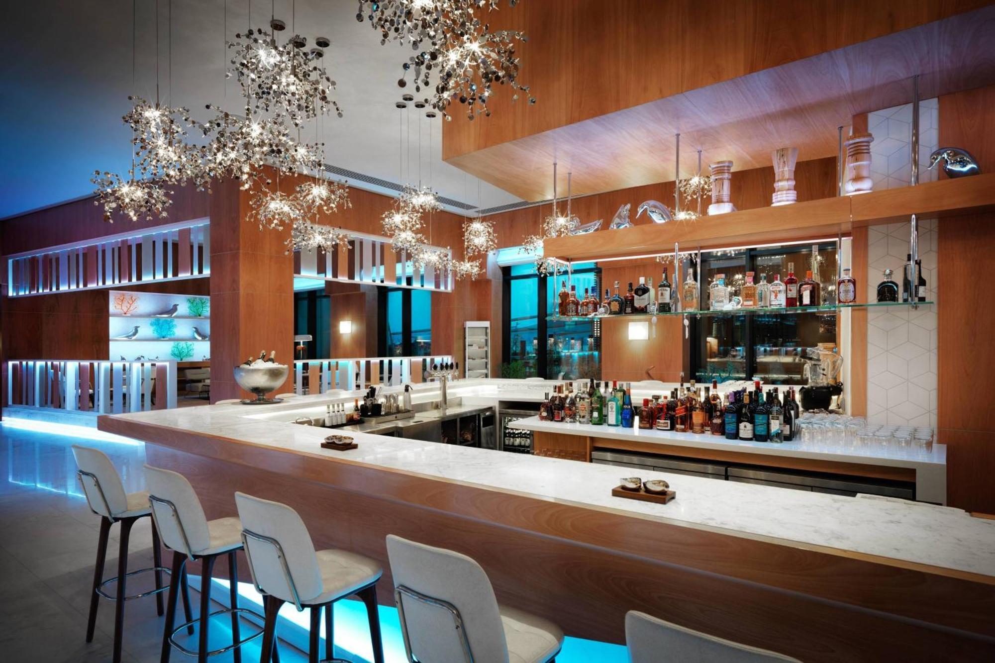 Baku Marriott Hotel Boulevard Eksteriør bilde The bar at the 101 bar